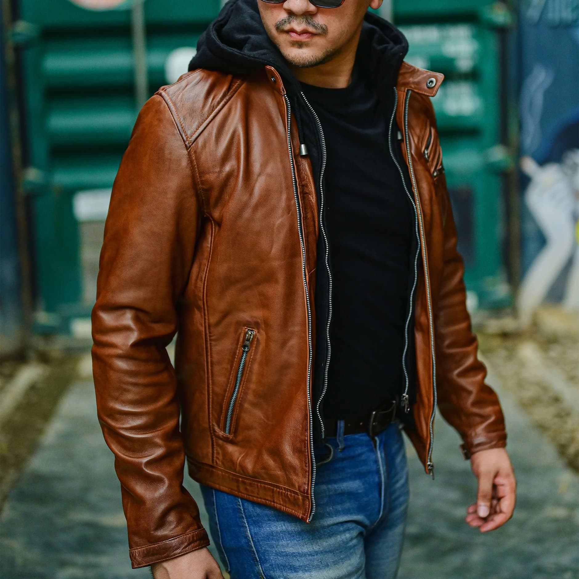 Von Basics inspiriert: Warum die Lederjacke Herren ein unverzichtbares Kleidungsstück ist