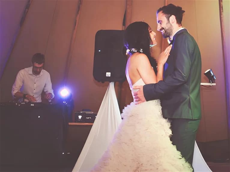 Feiern Sie mit dem besten DJ Augsburg Hochzeit für unvergessliche Momente