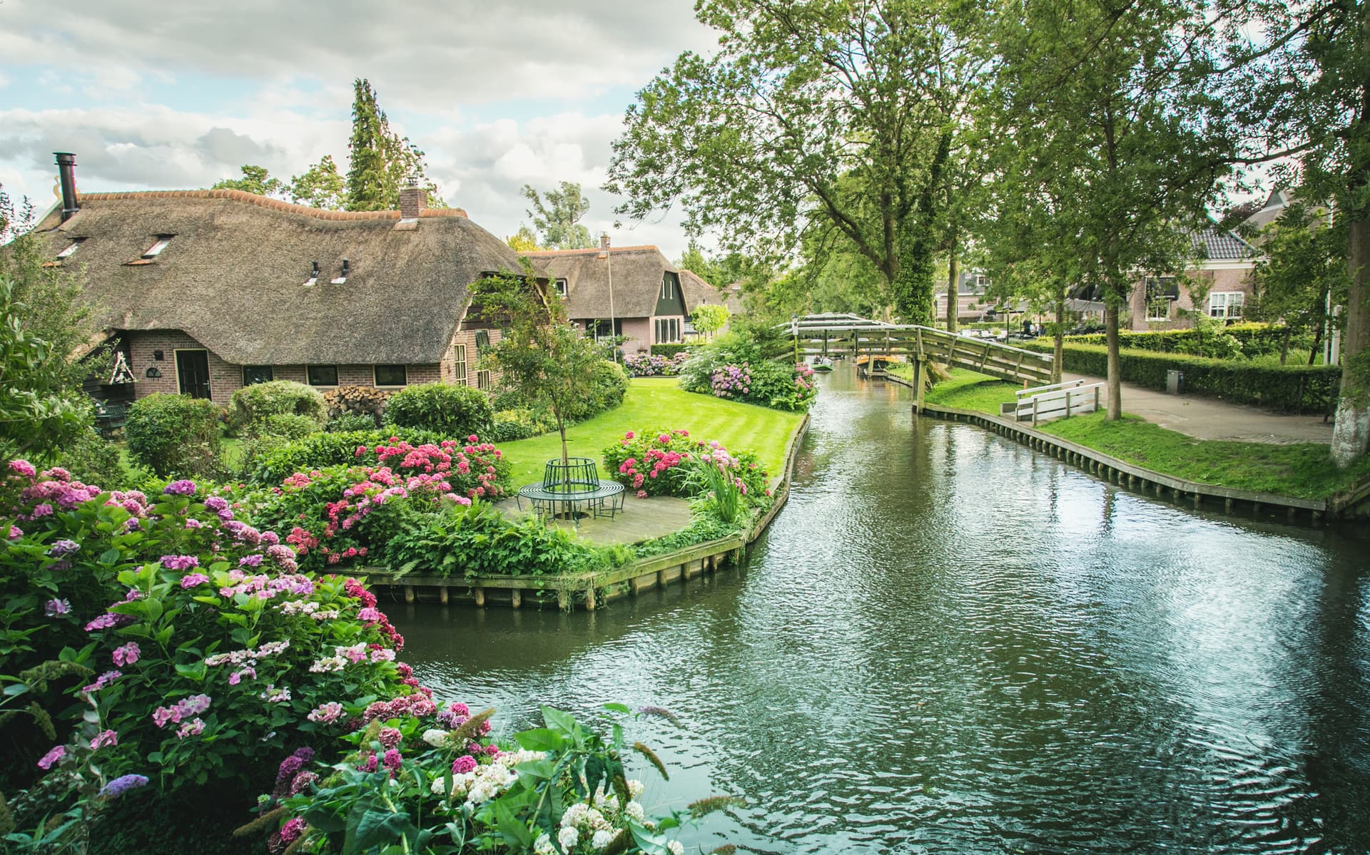 Giethoorn Netherlands: Entspannen Sie in einem der schönsten Dörfer Europas