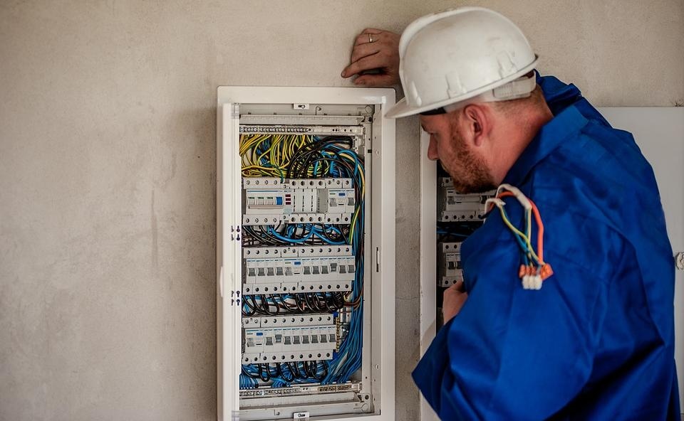 Elektriker Notdienst Hamburg: Ihr verlässlicher Partner bei Stromausfällen und Kurzschlüssen