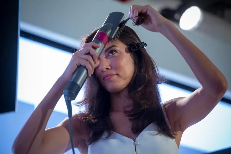 Einfache Eleganz: Emoxion's Innovative Haarstyling-Lösungen