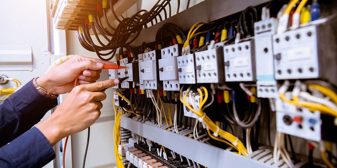 Prüfung ortsveränderlicher elektrischer Betriebsmittel nach VDE 0701/0702 – So bleiben Sie konform