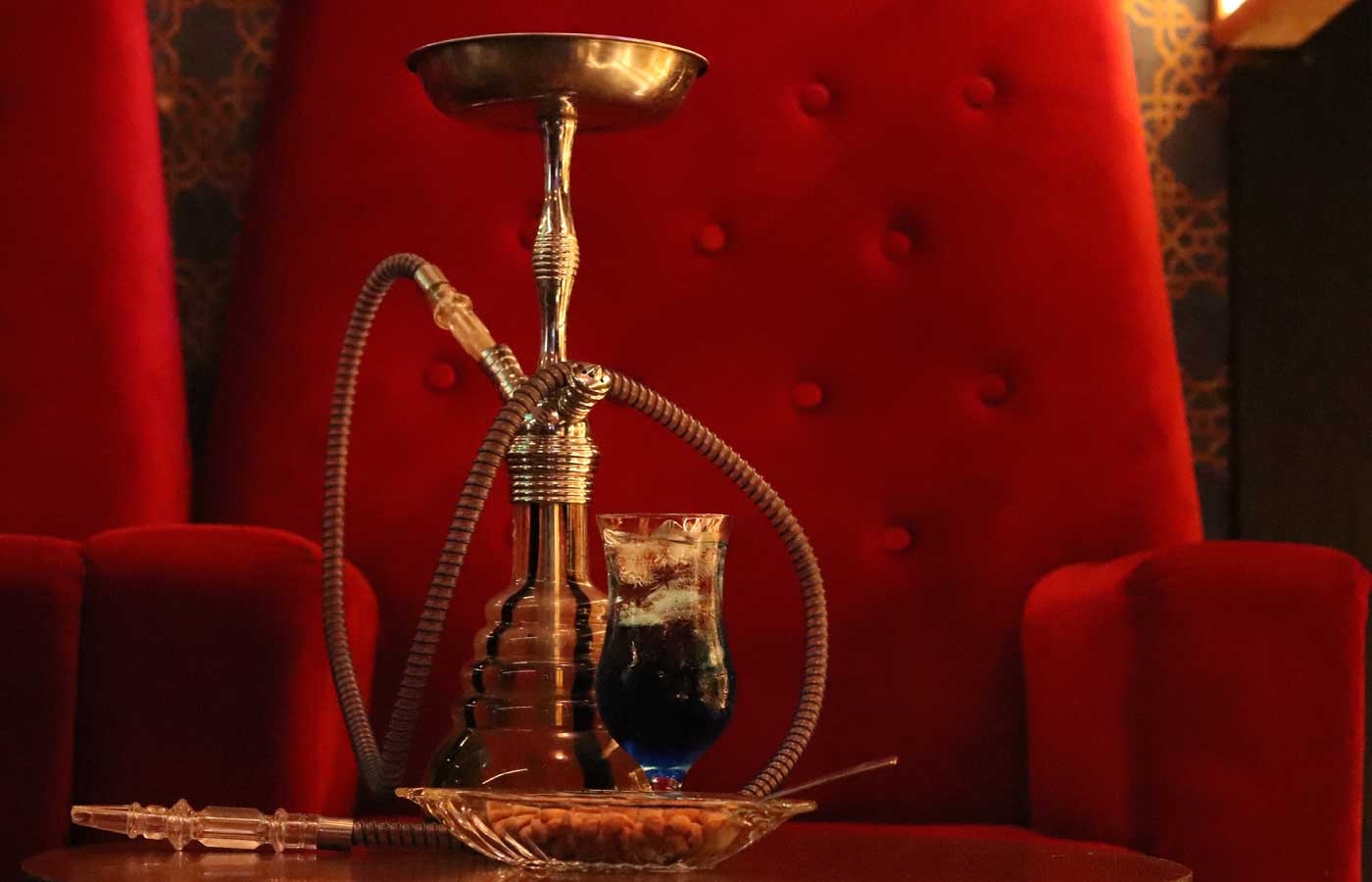 Ihre perfekte Shisha-Bar in Hamburg: Ein Ort, der außergewöhnliche Atmosphäre mit erlesenen Tabaksorten und innovativen Getränken kombiniert