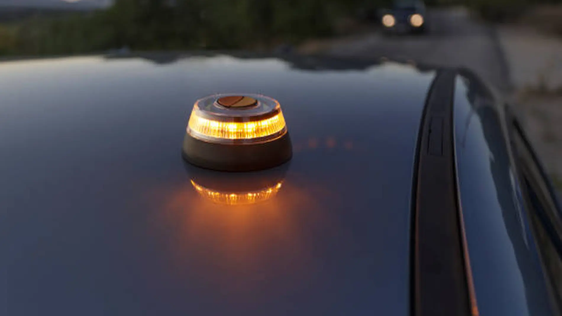 Warnleuchte V16: Das modernste Notlicht für sichere Autofahrten