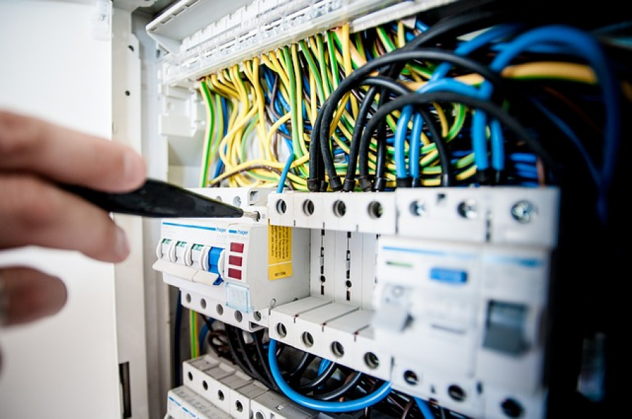 Gesetzliche Anforderungen an die Prüfung ortsfester elektrischer Anlagen