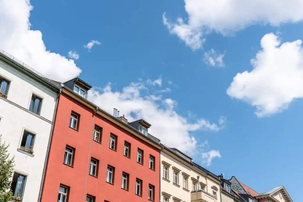Professionelle Fassadensanierung Berlin: Von der Planung bis zur Ausführung