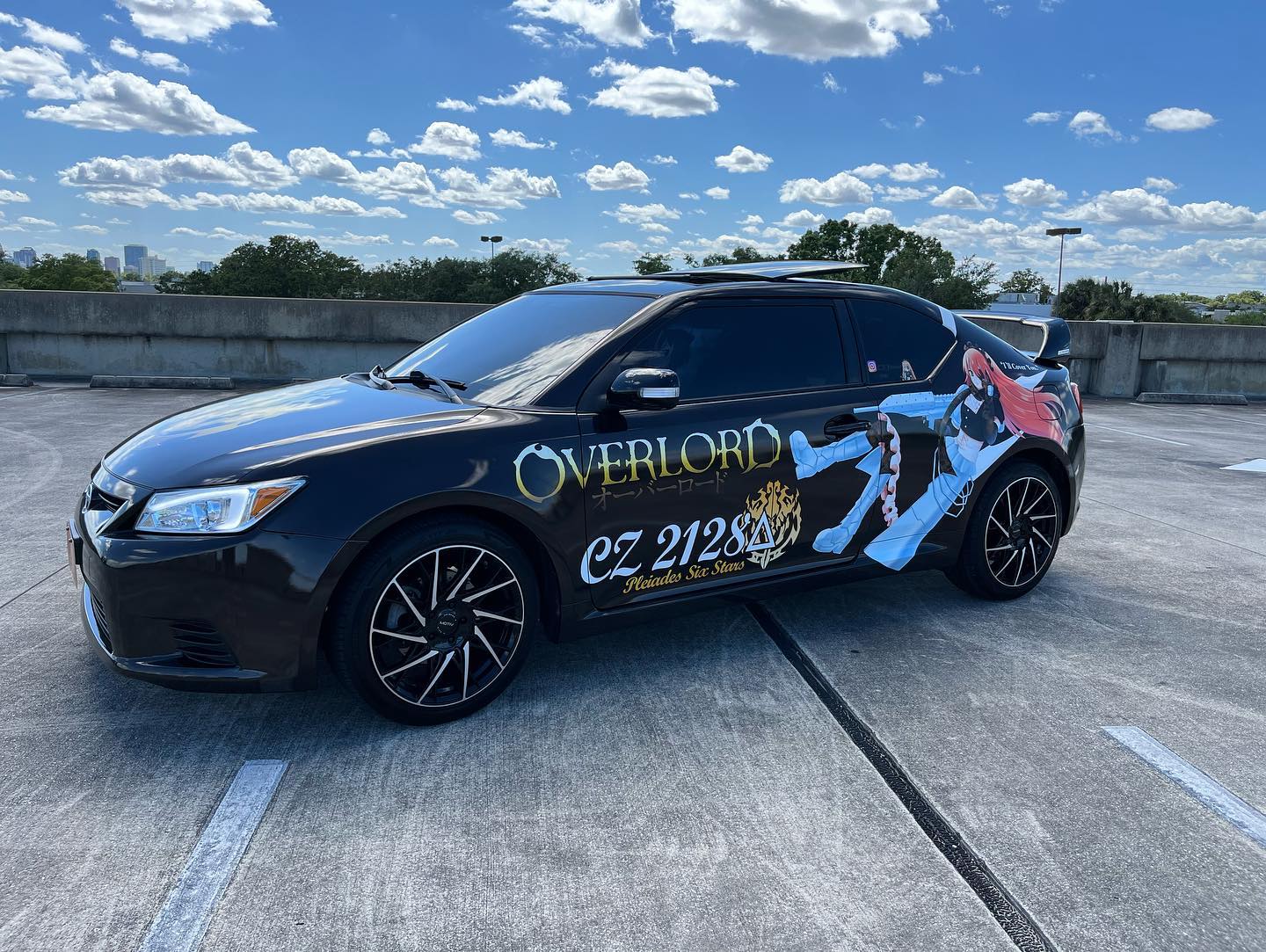 Cool, kreativ, Auto Anime – Der neue Folierungstrend