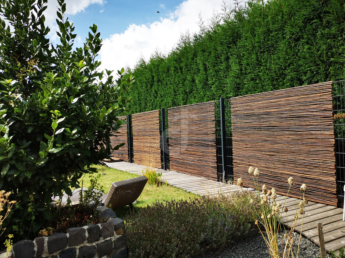 Sichtschutz Symmetry: Harmonizing Privacy and Landscape