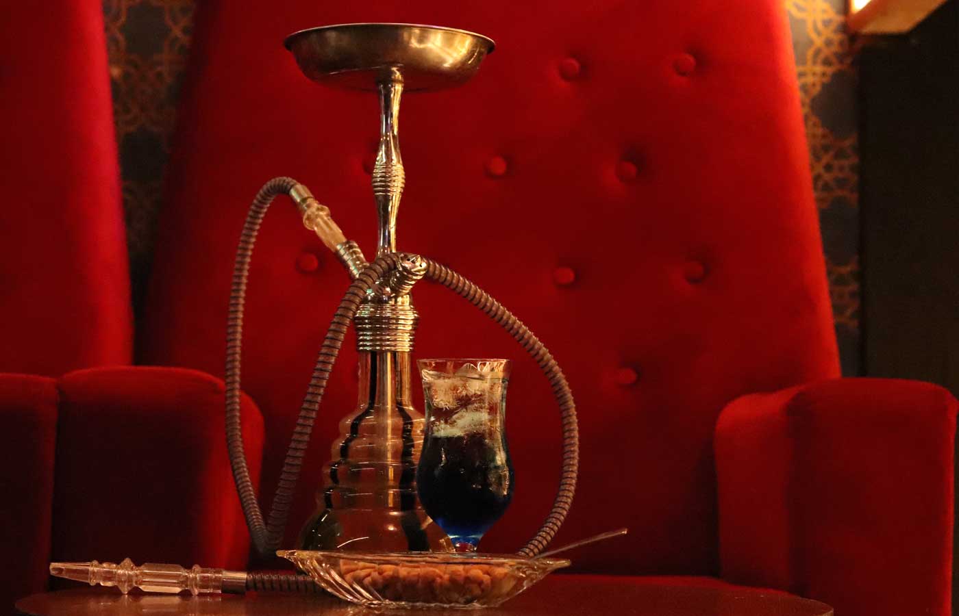 Ihre perfekte Shisha-Bar in Hamburg: Ein Ort, der außergewöhnliche Atmosphäre mit erlesenen Tabaksorten und innovativen Getränken kombiniert