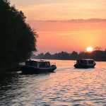 Boot mieten Giethoorn: Genießen Sie eine idyllische Bootsfahrt auf den malerischen Kanälen Giethoorns.